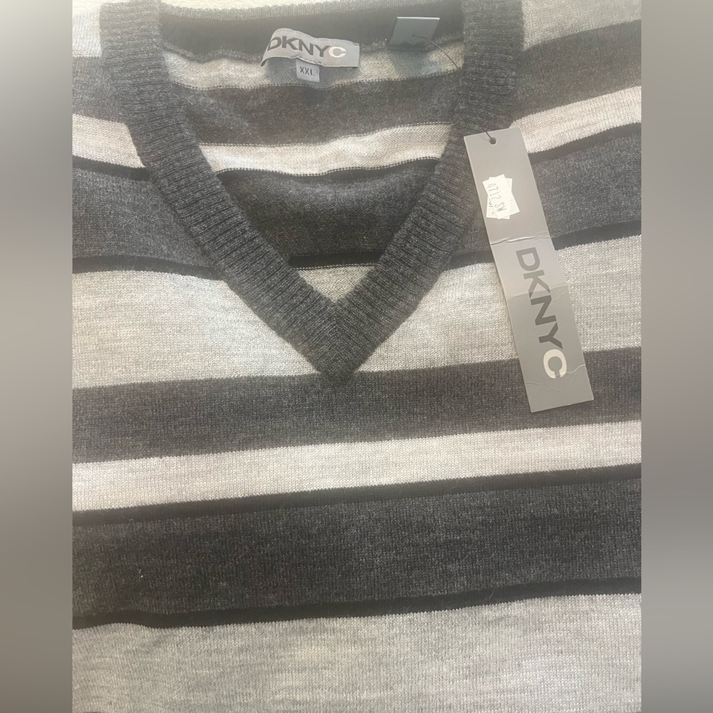 Dkny  merino wool v neck sweater men's X-Large Men's xxl nwt